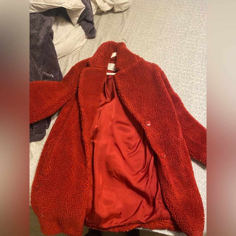 Aritzia fleece coat. Size Small. One button is chipped.